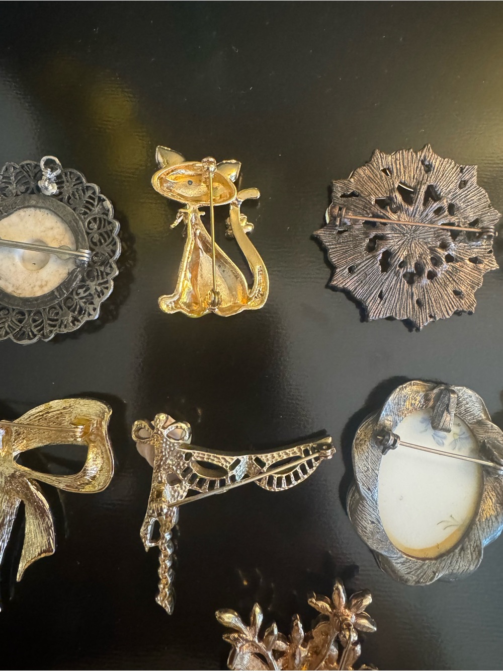 Vintage Brooch Lot – 9 Pieces – Rhinestone, Enamel, Porcelain, Statement Pins - Picture 6 of 16